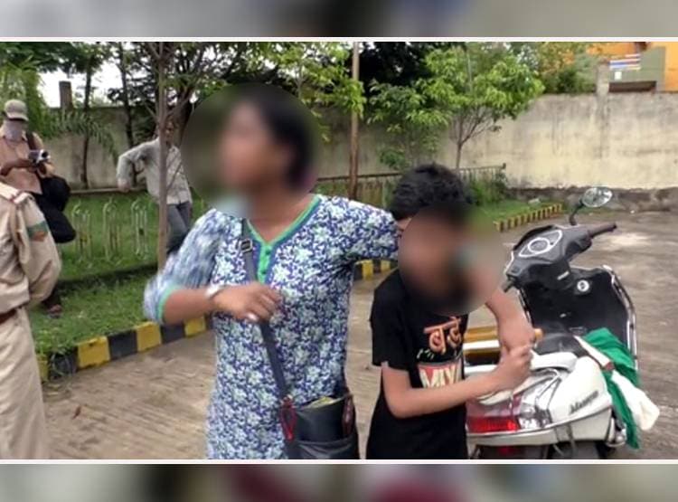 महिला वकील के साथ घर में बैठे दिखे तो डॉक्टर पति को चप्पलों से पीटा