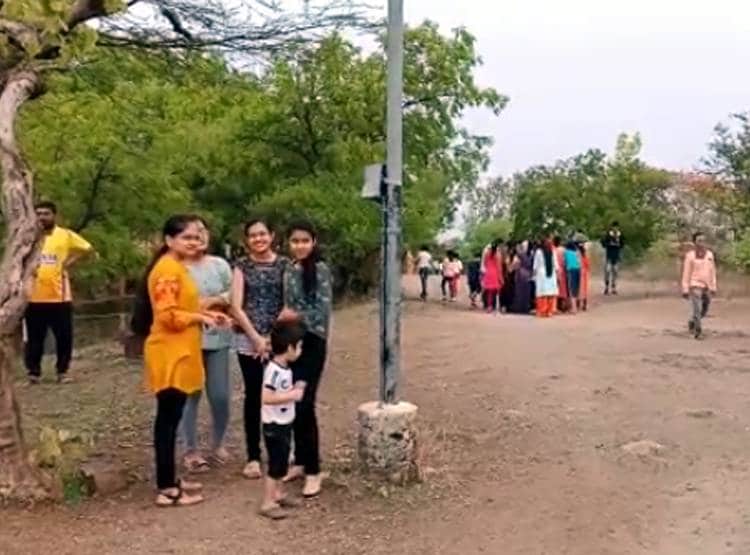 हरी से गुलाबी हो गई झील, वैज्ञानिकों ने सैंपल लेकर कही ये बड़ी बात