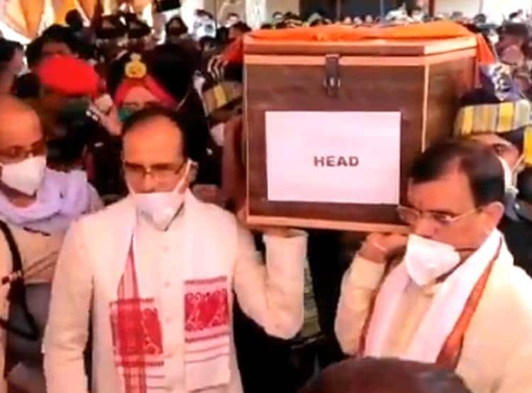 CM शिवराज ने दिया शहीद दीपक को कंधा, विदाई देने उमड़ा जनसमूह