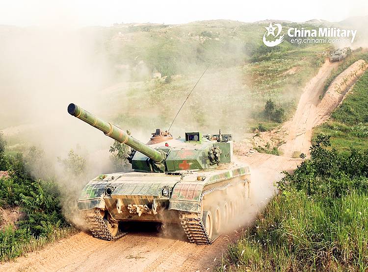 चीन ने तिब्बत में किया मिलिट्री ड्रिल, पहाड़ पर टैंक से दागे गोले