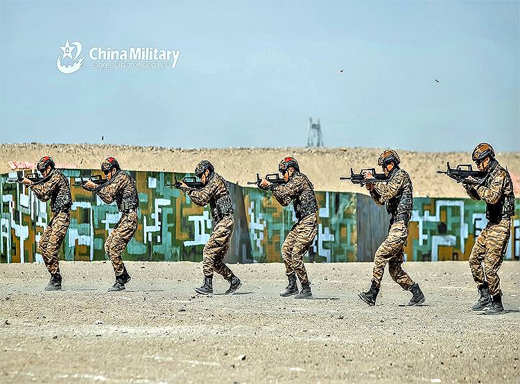 चीन ने तिब्बत में किया मिलिट्री ड्रिल, पहाड़ पर टैंक से दागे गोले