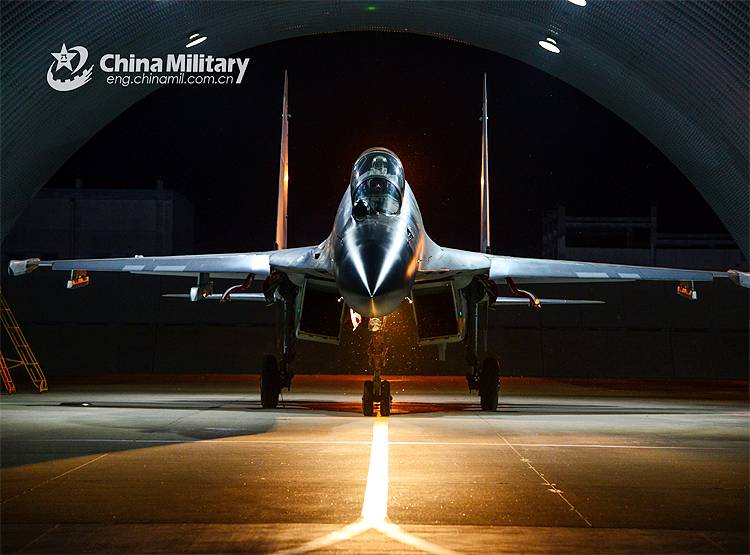 चीन ने तिब्बत में किया मिलिट्री ड्रिल, पहाड़ पर टैंक से दागे गोले