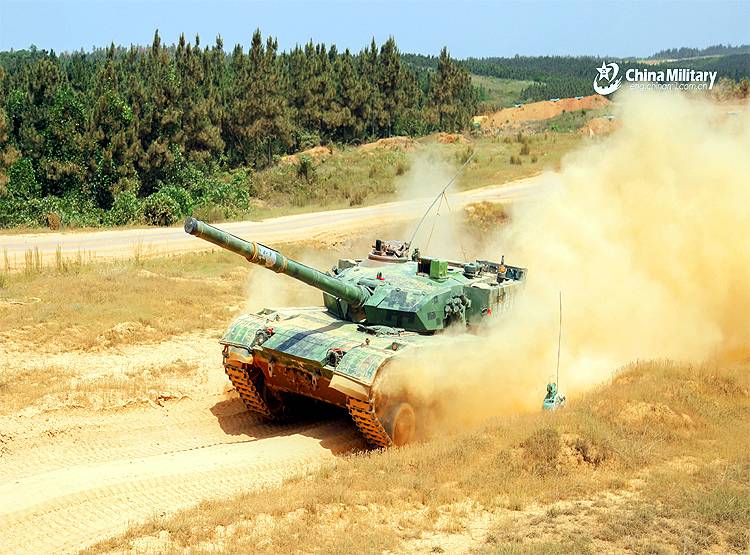 चीन ने तिब्बत में किया मिलिट्री ड्रिल, पहाड़ पर टैंक से दागे गोले