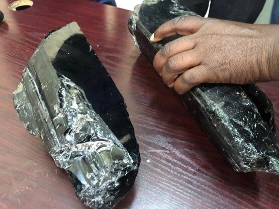 30 बच्चों का बाप है ये मजदूर, खुदाई में मिला 25 करोड़ का कीमती रत्न