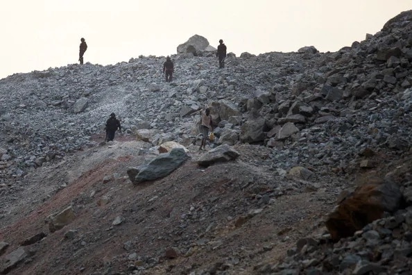 30 बच्चों का बाप है ये मजदूर, खुदाई में मिला 25 करोड़ का कीमती रत्न