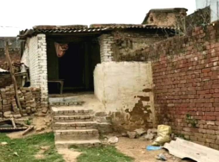 बदबू आने पर ताला तोड़ा तो अंदर मिले खून के धब्बे, गायब था कपल