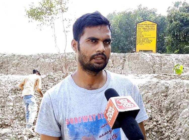 मनरेगा में फावड़ा चला रहे बीए-एमए डिग्री धारक, 201 रुपये रोज है मजदूरी