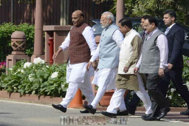 सरकार 1 रुपये में बेच रही है सैनेटरी नैपकीन, जनऔषधि केंद्र से खरीदें