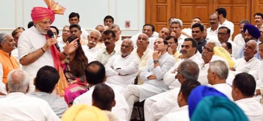 मोदी बोले- कई सेक्टर दशकों से लॉकडाउन में, अब किया अनलॉक