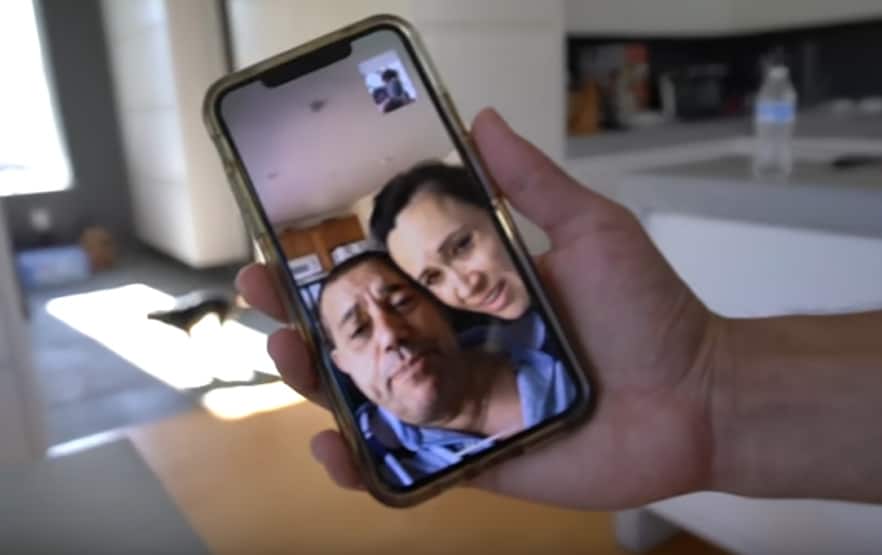 खाना खाते वक्त जीभ में फंसा कांटा-चम्मच, सच खुला तो भड़क गए सब