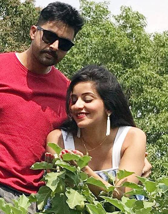 नेचर से है मोनालिसा को प्यार, विश्व पर्यावरण दिवस पर हसबेंड संग शेयर की फोटोज