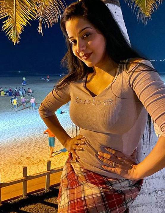 नेचर से है मोनालिसा को प्यार, विश्व पर्यावरण दिवस पर हसबेंड संग शेयर की फोटोज