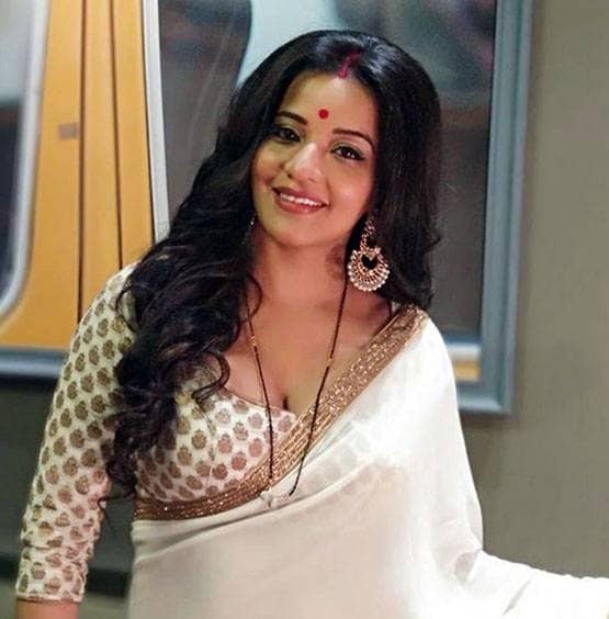 मोनालिसा का ग्लैमरस अवतार, पुराने दिनों को याद कर शेयर की फोटोज