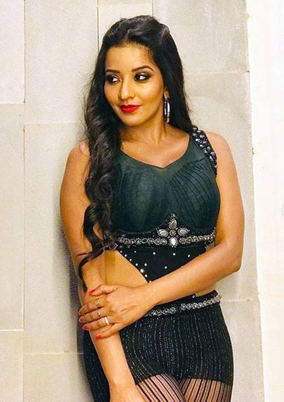 मोनालिसा का ग्लैमरस अवतार, पुराने दिनों को याद कर शेयर की फोटोज