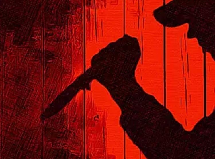 सिर में घुसे चाकू के साथ घूम रहा था शख्स, सोशल मीडिया पर वायरल