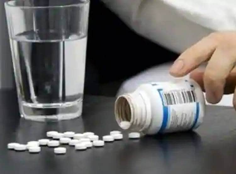 दादा-दादी को नींद की गोलियां देती थी पोती, प्रेमी संग पकड़ा तो की हत्या