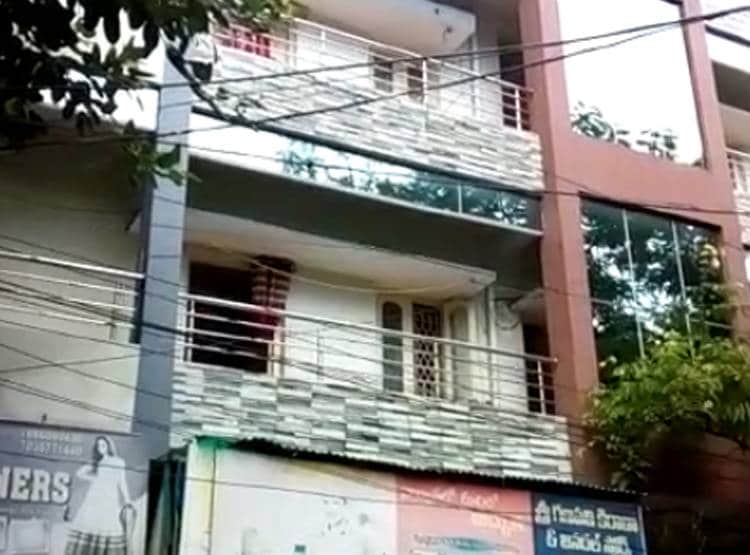 खूबसूरती बनी मर्डर की वजह, बाल-भौंह काटे, शरीर पर मिले 33 जख्म