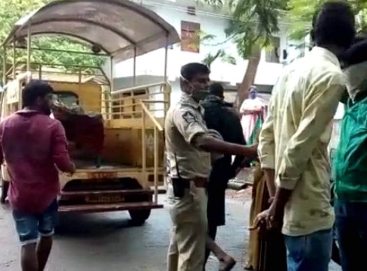 खूबसूरती बनी मर्डर की वजह, बाल-भौंह काटे, शरीर पर मिले 33 जख्म