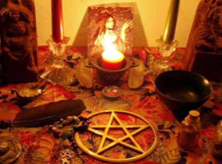 नशे की गोली देकर पति को किया बेसुध, तांत्रिक प्रेमी ने काटा था गला