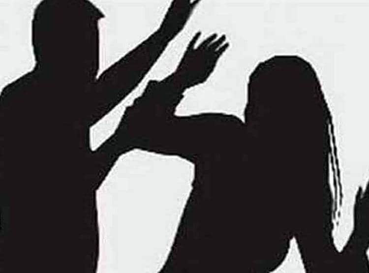 खूबसूरती बनी मर्डर की वजह, बाल-भौंह काटे, शरीर पर मिले 33 जख्म