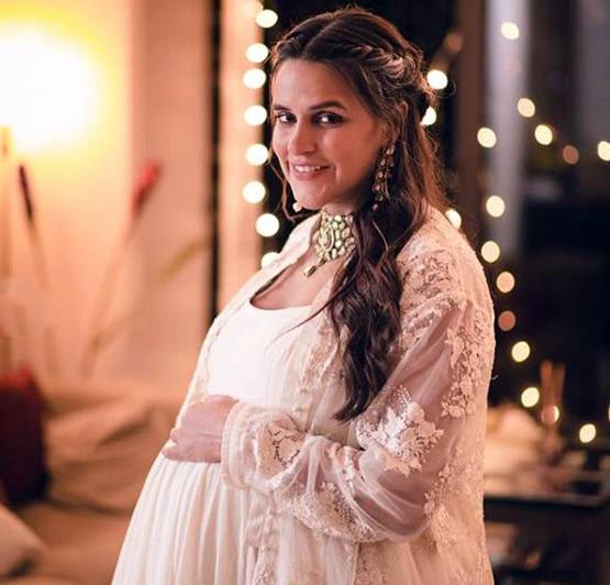 करीना से नेहा धूपिया तक, डिलीवरी से पहले वायरल हुईं इन एक्ट्रेसेज की फोटोज