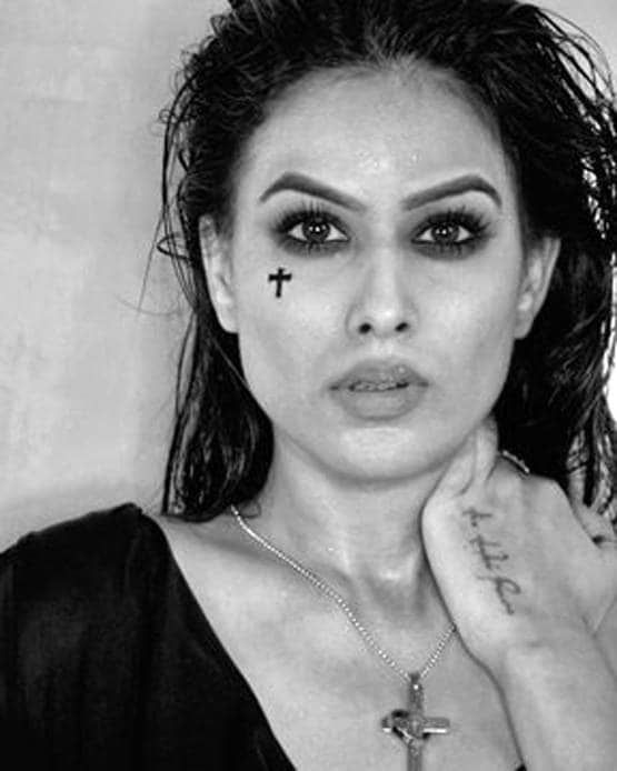 निया शर्मा ने बिखेरा खूबसूरती का जलवा, शेयर की मोनोक्रोम फोटोज