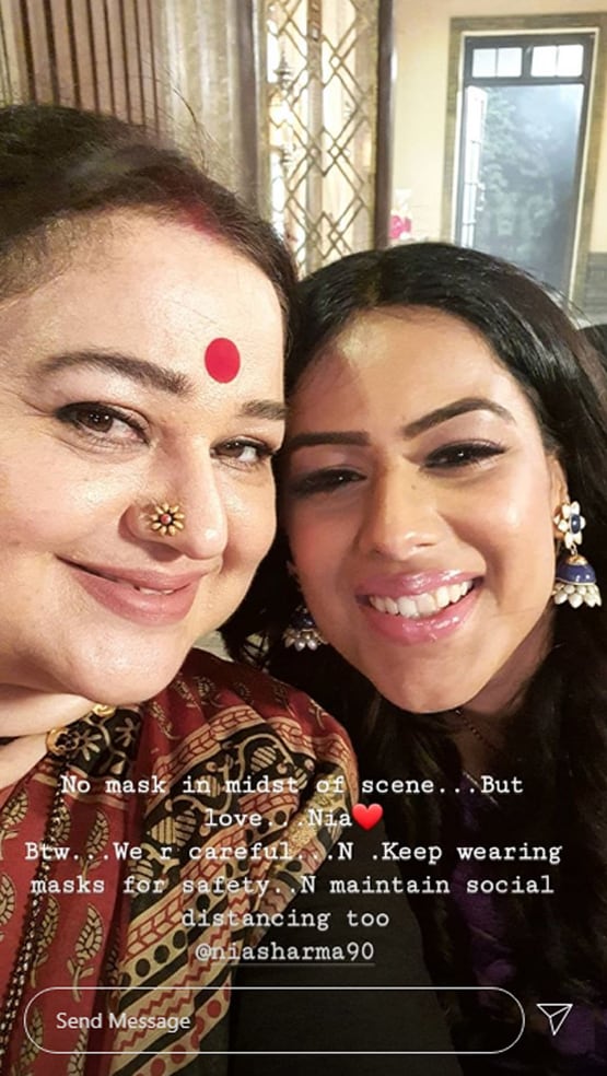 नागिन 4 के सेट पर पीली साड़ी में नजर आईं निया शर्मा, फोटोज Viral