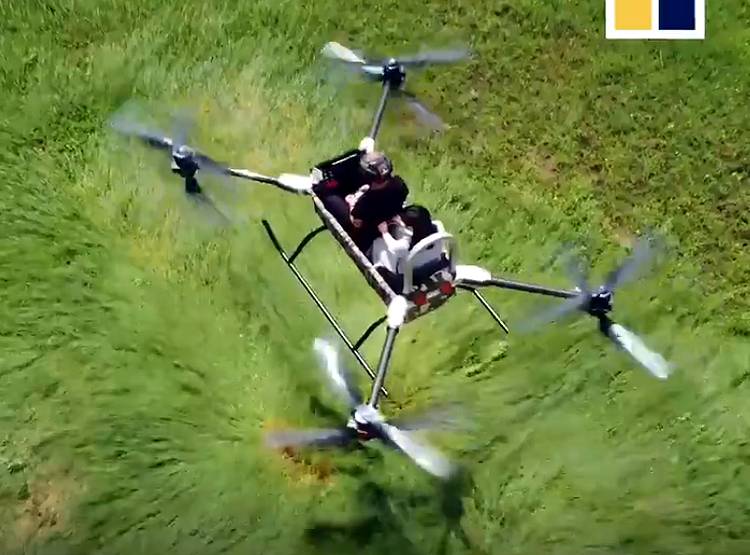 ड्रोन से बना दिया 2 सीटर मिनी हेलिकॉप्टर, नाम है Octocopter