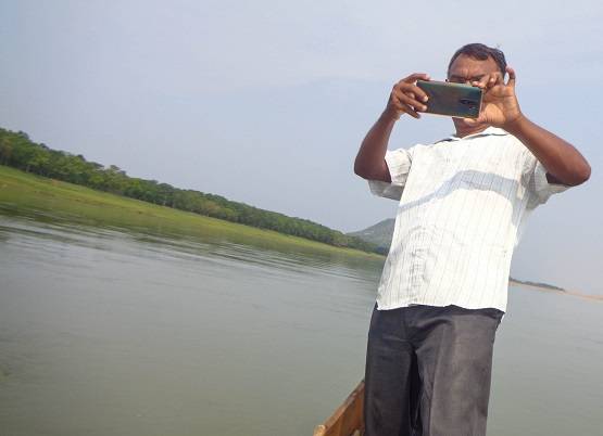 नदी में उभरे 500 साल पुराने मंदिर की क्या है कहानी, देखने उमड़े लोग