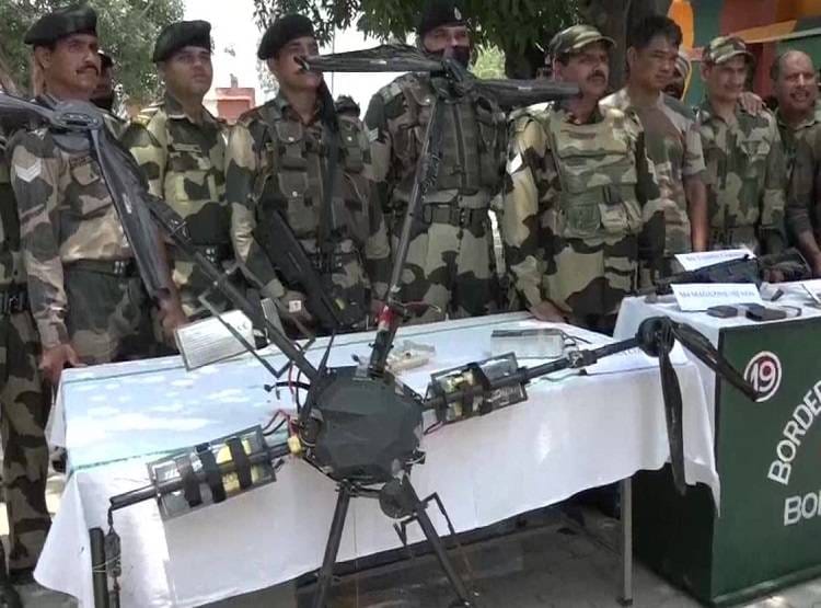 PAK की नापाक साजिश, ड्रोन से भारत में ऐसे भेज रहा बम और बंदूक