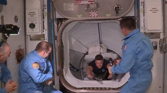 जब धरती से 402 KM ऊपर एस्ट्रोनॉट ने रचा इतिहास, ISS में ऐसे हुई एंट्री