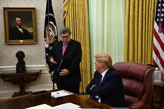 व्हाइट हाउस के बाहर चल रहे थे पत्थर, ट्रंप को जाना पड़ा अंडरग्राउंड बंकर में