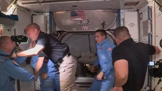 जब धरती से 402 KM ऊपर एस्ट्रोनॉट ने रचा इतिहास, ISS में ऐसे हुई एंट्री