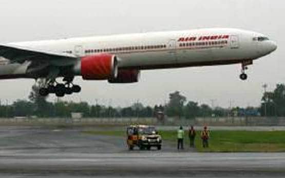 एयर इंडिया की फ्लाइट में भरी उड़ान, पति-पत्नी निकले कोरोना पॉजिटिव