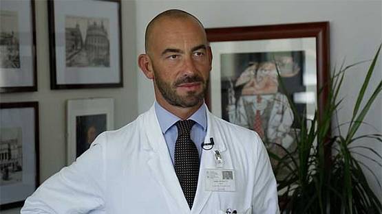 कमजोर पड़ गया कोरोना, 'बाघ से जंगली बिल्ली हुआ': टॉप डॉक्टर का दावा