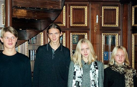 पुतिन की बेटियों की प्राइवेट फोटोज बदला लेने के लिए कर दीं लीक