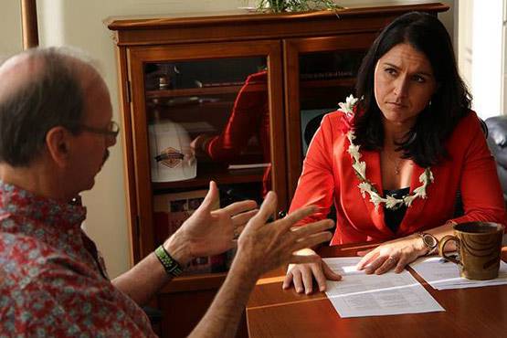 अमेरिका की पहली हिन्दू सांसद बोलीं- कठिन वक्त में गीता से मिलती है शांति-ताकत