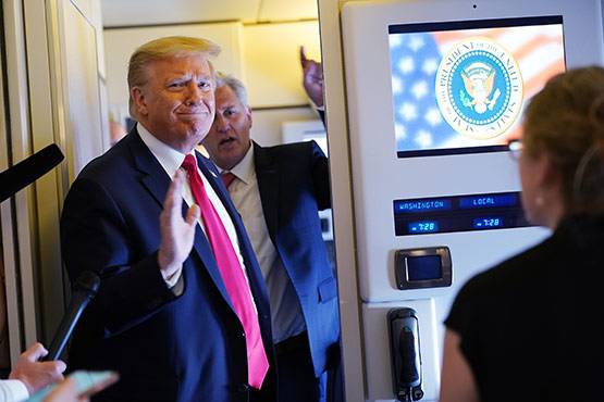 व्हाइट हाउस के बाहर चल रहे थे पत्थर, ट्रंप को जाना पड़ा अंडरग्राउंड बंकर में