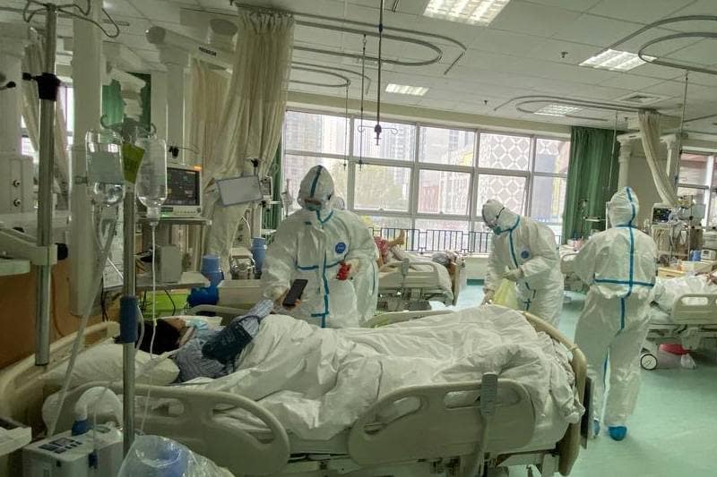 कोरोना से बीमार वुहान के डॉक्टर की स्किन हो गई थी काली, अब मौत