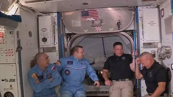 जब धरती से 402 KM ऊपर एस्ट्रोनॉट ने रचा इतिहास, ISS में ऐसे हुई एंट्री