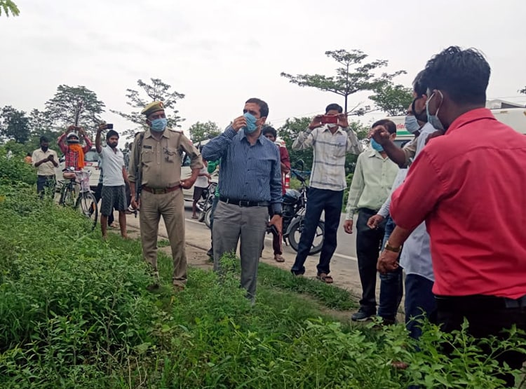 घायल को अस्पताल लेकर पहुंचे कलेक्टर, बदइंतजामी देख लिया एक्शन