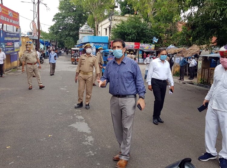 घायल को अस्पताल लेकर पहुंचे कलेक्टर, बदइंतजामी देख लिया एक्शन