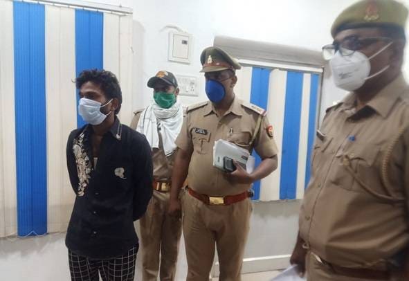 नहीं मिला दहेज तो इंटरनेट पर अपलोड की पत्नी की अश्लील फोटो, गिरफ्तार