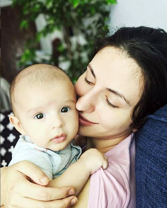 अनलॉक 1.0 में पत्नी-बेटे संग कनाडा रवाना हुए रोडीज फेम रघु राम