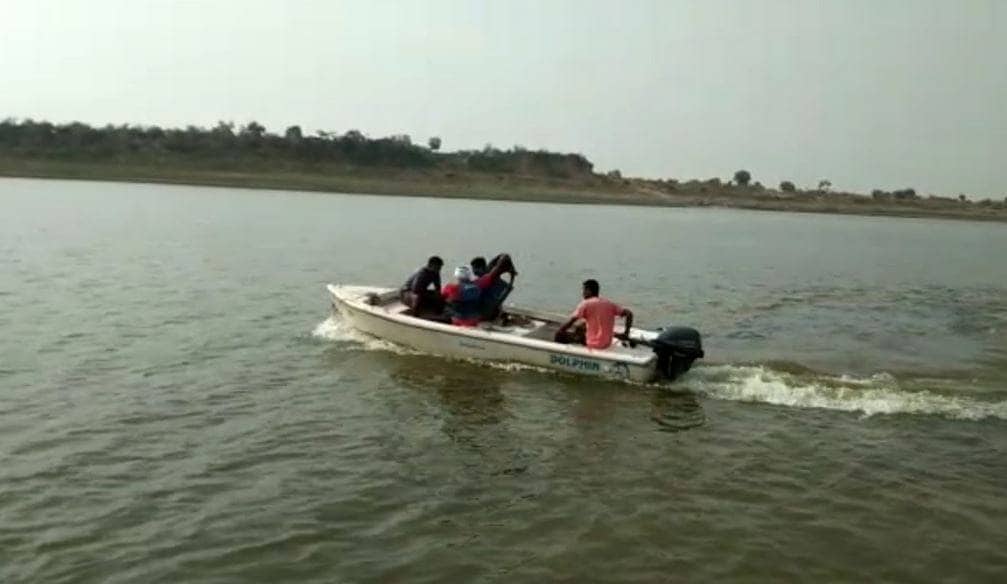 उल्टी का बहाना कर कार से उतरी दुल्हन, चंबल नदी में लगा दी छलांग!