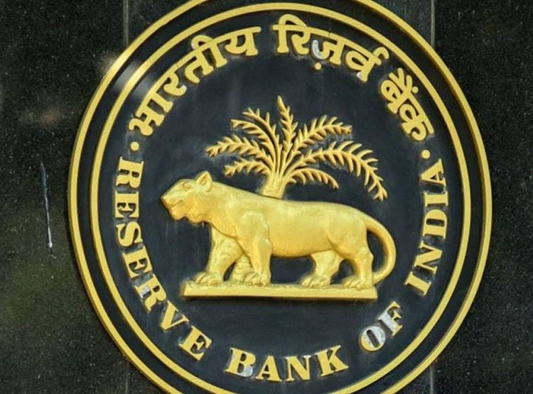 एक और बैंक पर RBI की बड़ी कार्रवाई, 6 महीने के लिए फंसा ग्राहकों का पैसा