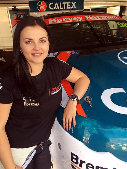 गरीबी के चलते रेसिंग ड्राइवर बनी पॉर्न स्टार, अब कमा रही लाखों रुपए