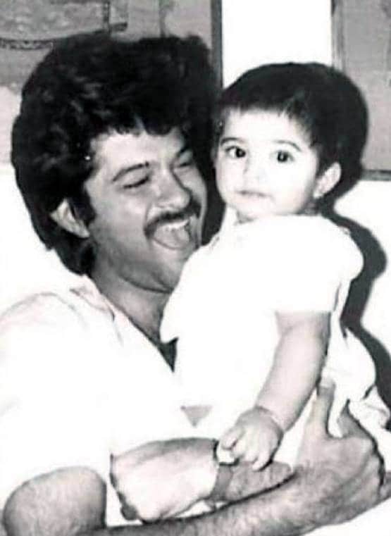 सोनम से डरते हैं अनिल कपूर, बेटी के बर्थडे पर शेयर की थ्रोबैक फोटोज