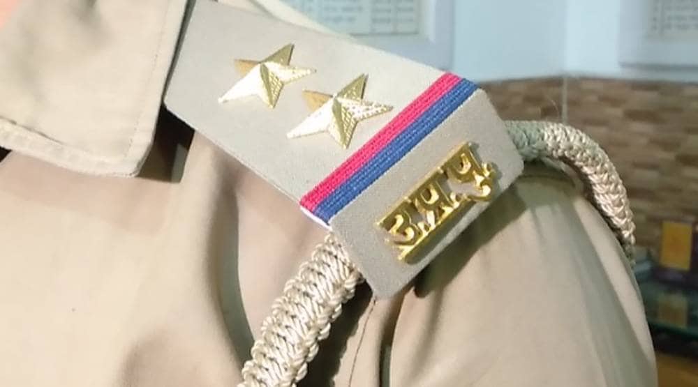 दबंग दारोगा ने कुचली सब्जियां, पुलिस अफसर ने किसानों से मांगी माफी