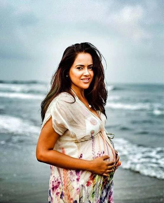 करीना से नेहा धूपिया तक, डिलीवरी से पहले वायरल हुईं इन एक्ट्रेसेज की फोटोज